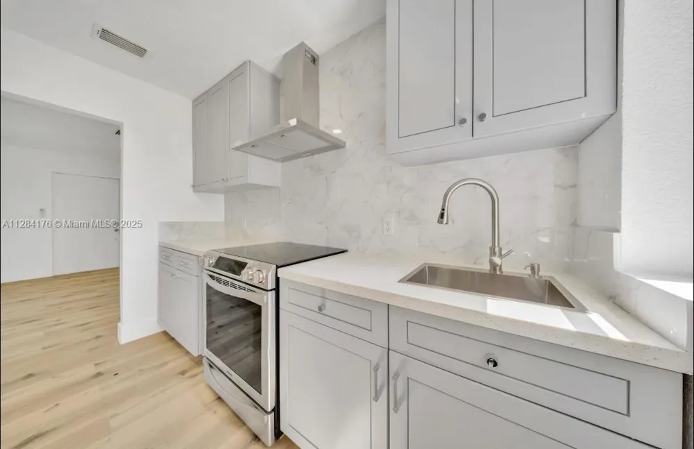 782 E 37th St Hialeah, FL 33013