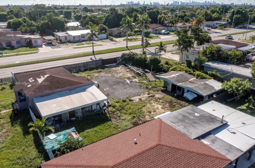 782 E 37th St Hialeah, FL 33013