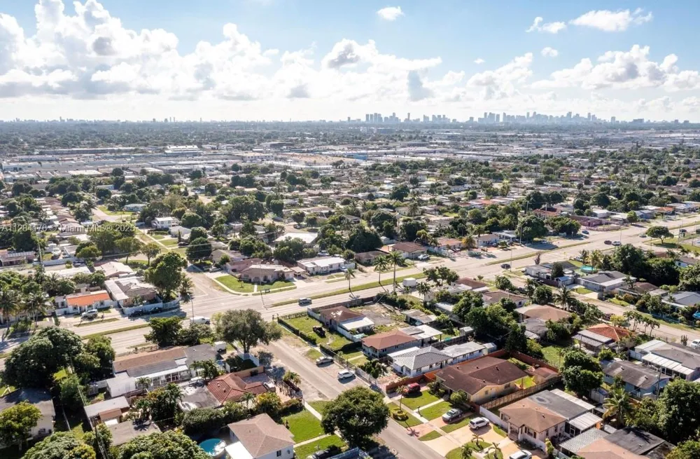 782 E 37th St Hialeah, FL 33013
