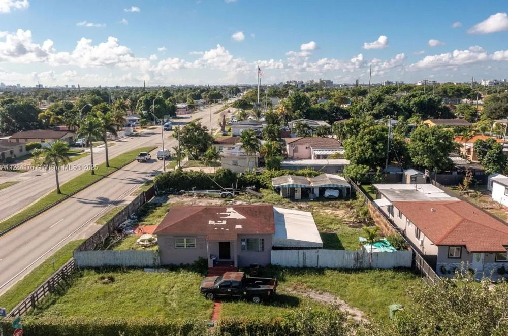 782 E 37th St Hialeah, FL 33013