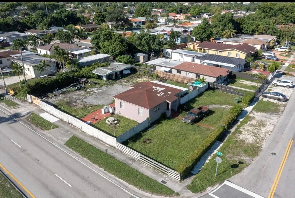 782 E 37th St Hialeah, FL 33013