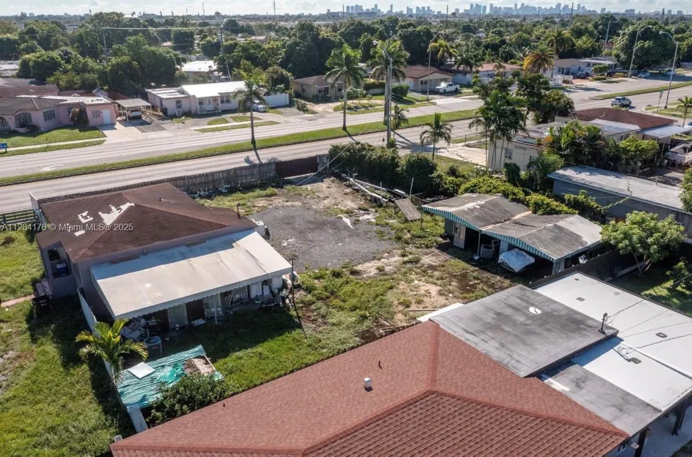 782 E 37th St Hialeah, FL 33013