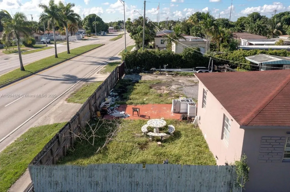 782 E 37th St Hialeah, FL 33013