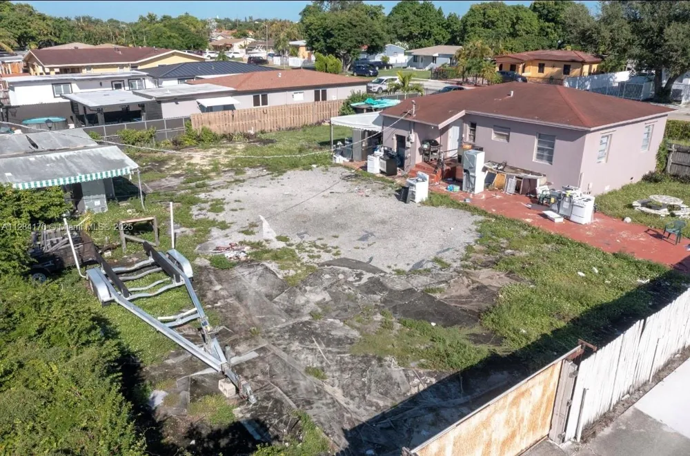 782 E 37th St Hialeah, FL 33013