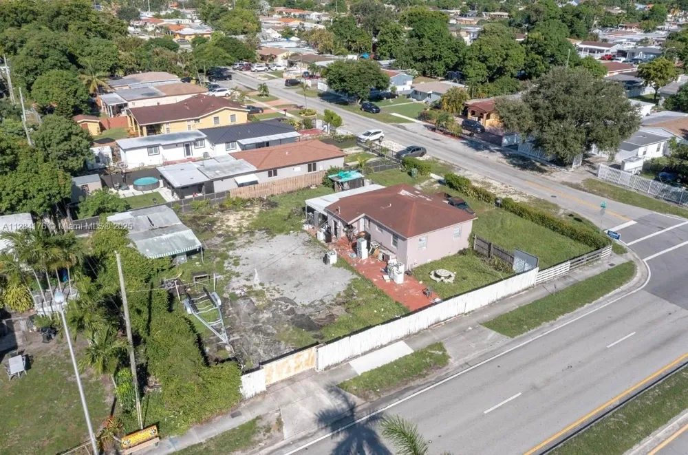 782 E 37th St Hialeah, FL 33013