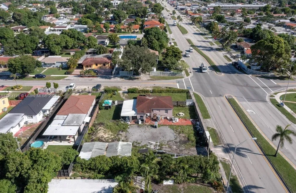 782 E 37th St Hialeah, FL 33013