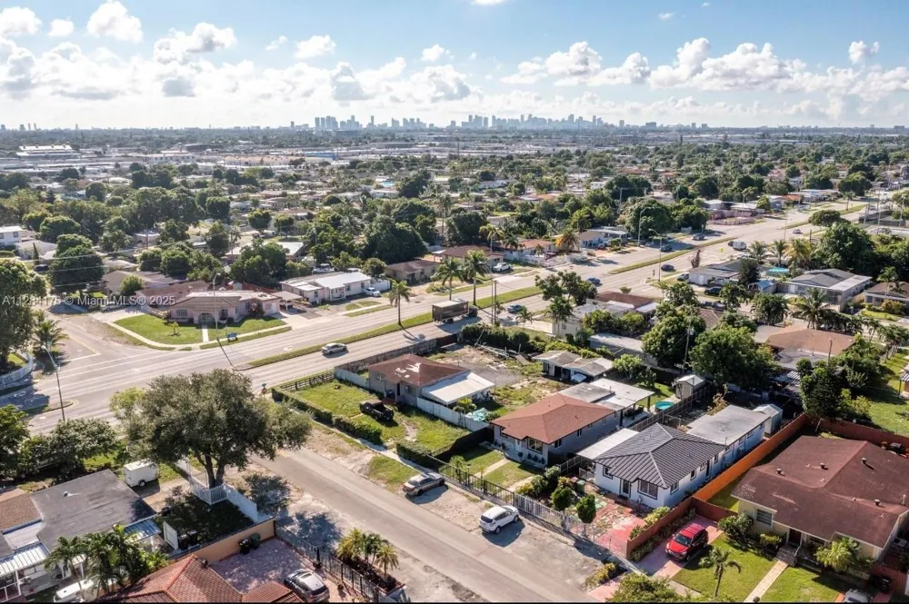 782 E 37th St Hialeah, FL 33013