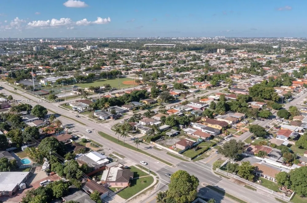 782 E 37th St Hialeah, FL 33013