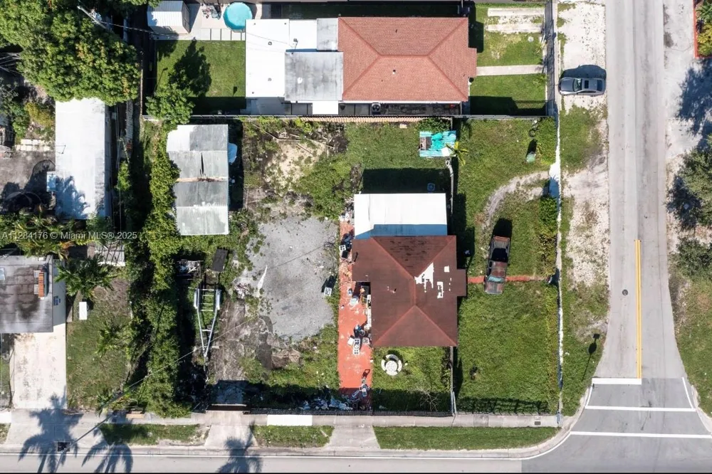 782 E 37th St Hialeah, FL 33013