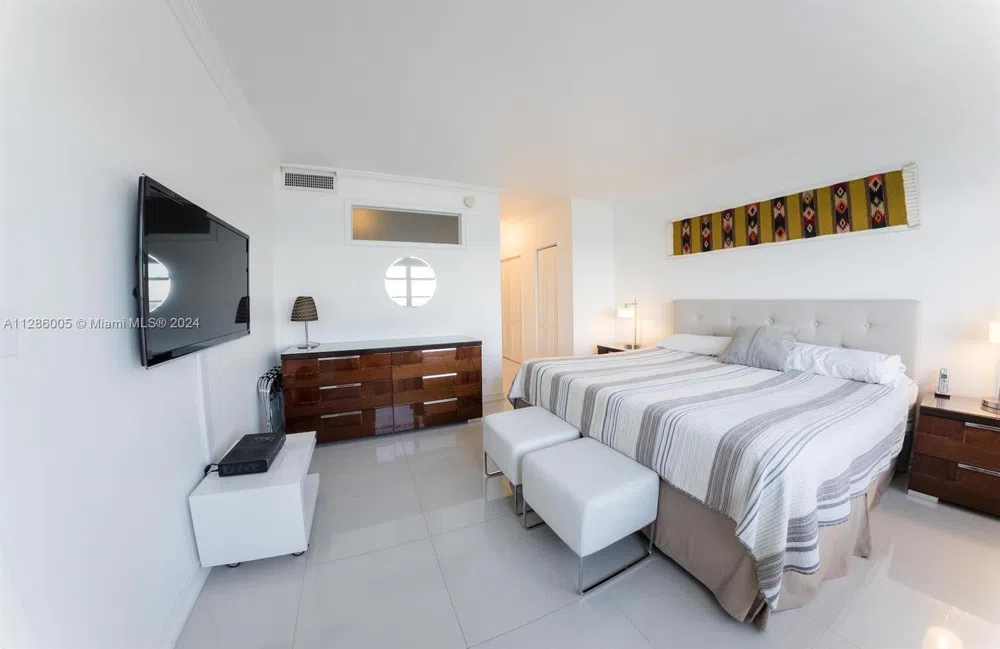 5601 Collins Ave #1206 Miami Beach, FL 33140