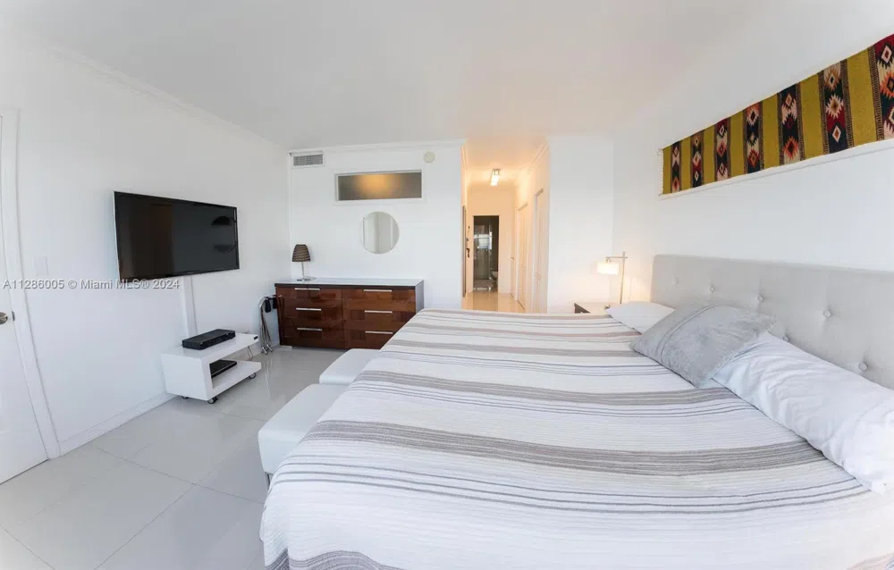 5601 Collins Ave #1206 Miami Beach, FL 33140