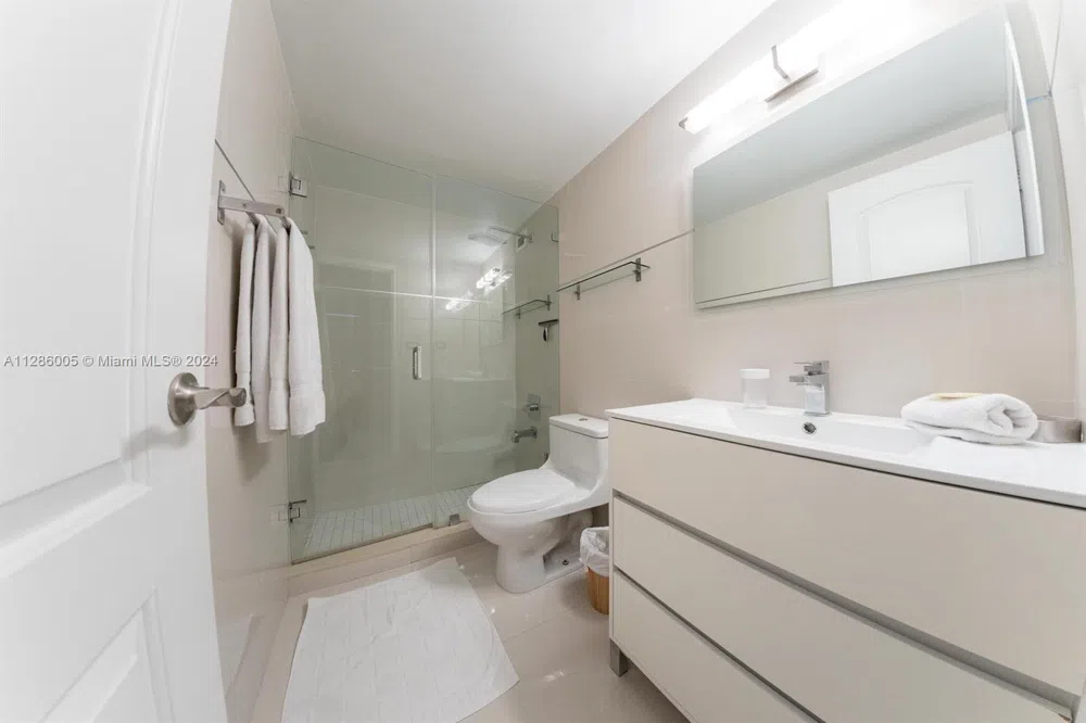 5601 Collins Ave #1206 Miami Beach, FL 33140