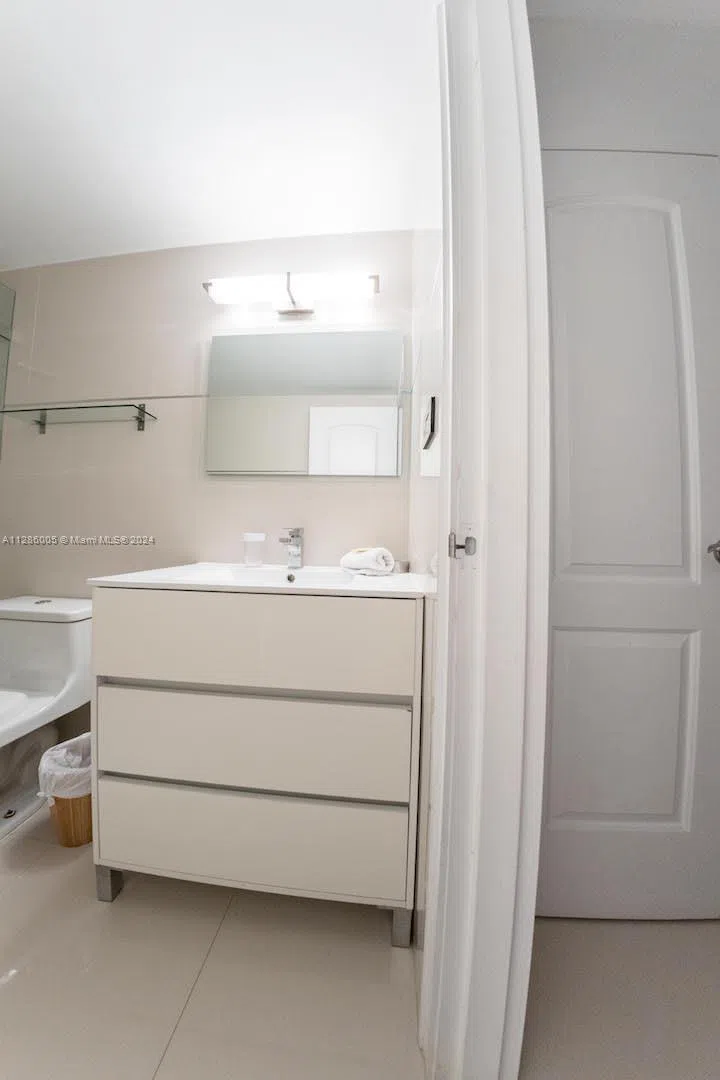 5601 Collins Ave #1206 Miami Beach, FL 33140