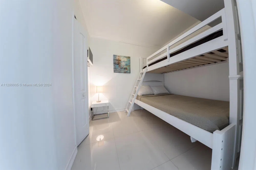 5601 Collins Ave #1206 Miami Beach, FL 33140