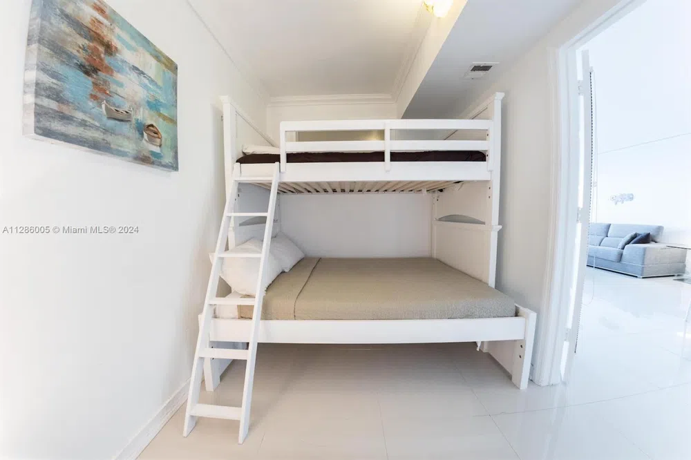 5601 Collins Ave #1206 Miami Beach, FL 33140