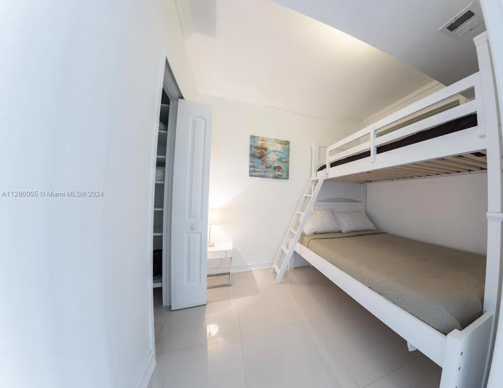 5601 Collins Ave #1206 Miami Beach, FL 33140