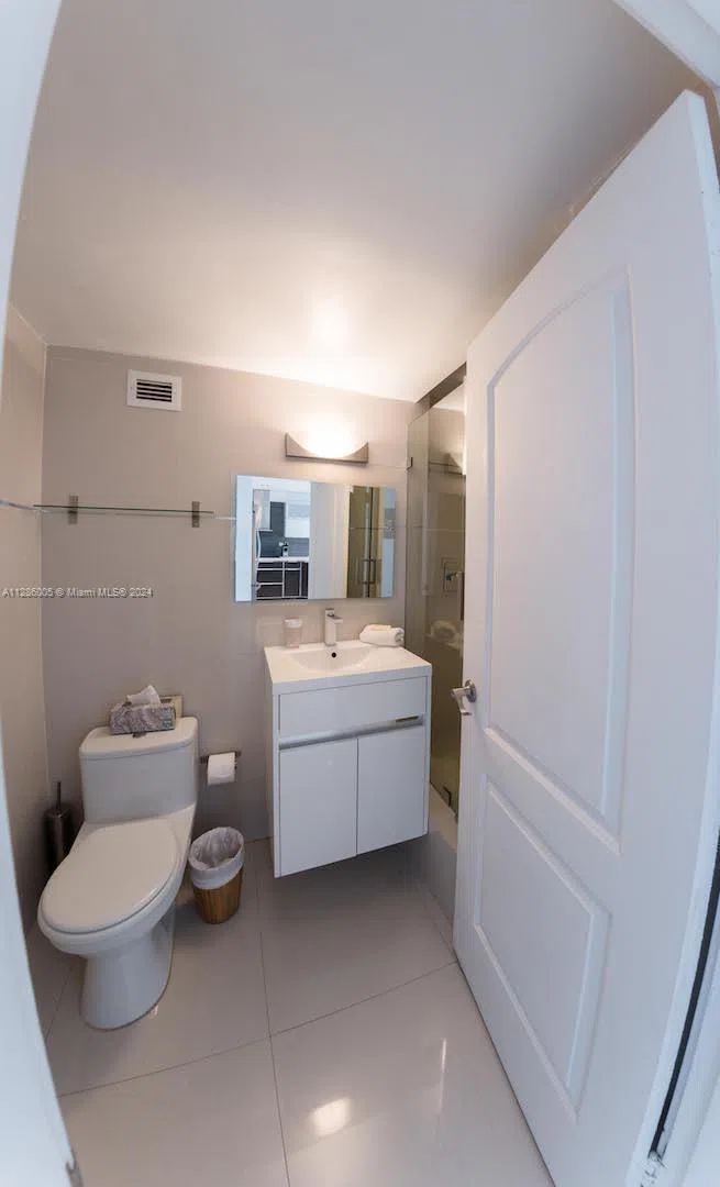 5601 Collins Ave #1206 Miami Beach, FL 33140