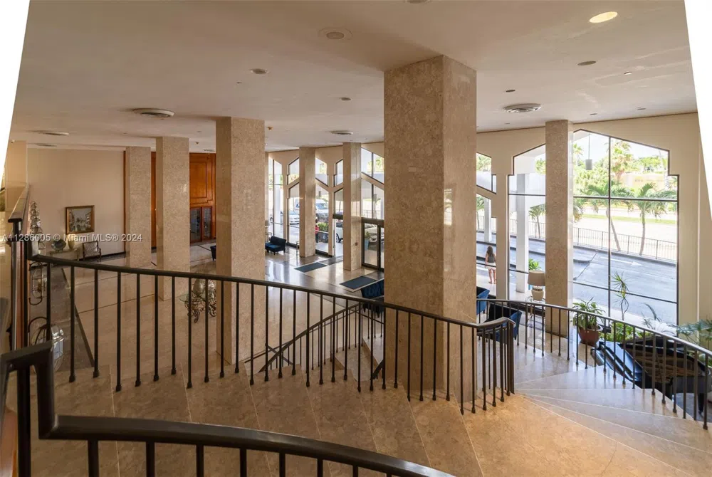 5601 Collins Ave #1206 Miami Beach, FL 33140