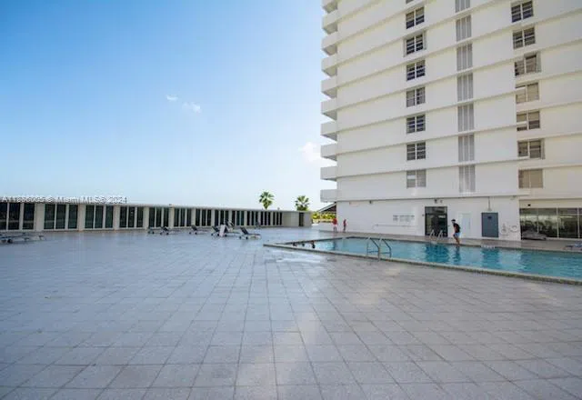 5601 Collins Ave #1206 Miami Beach, FL 33140