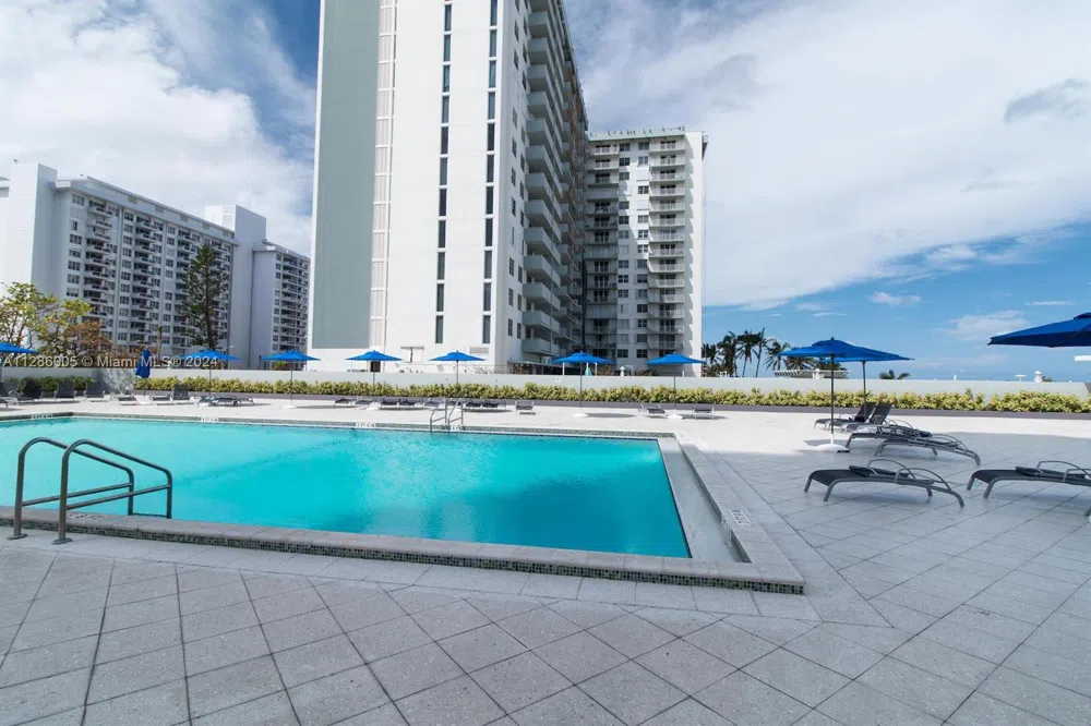 5601 Collins Ave #1206 Miami Beach, FL 33140