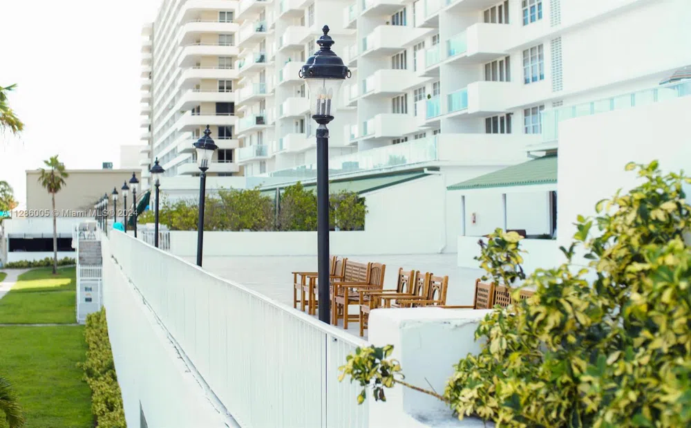 5601 Collins Ave #1206 Miami Beach, FL 33140