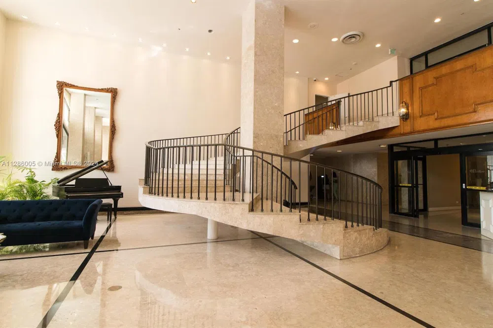 5601 Collins Ave #1206 Miami Beach, FL 33140