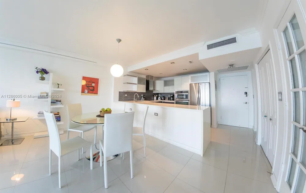5601 Collins Ave #1206 Miami Beach, FL 33140