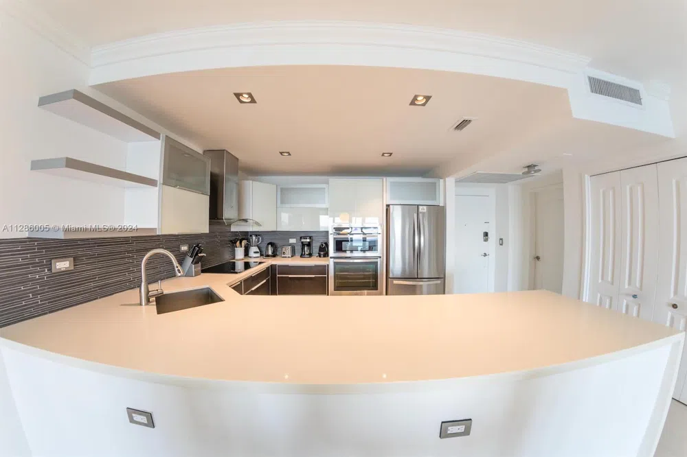 5601 Collins Ave #1206 Miami Beach, FL 33140