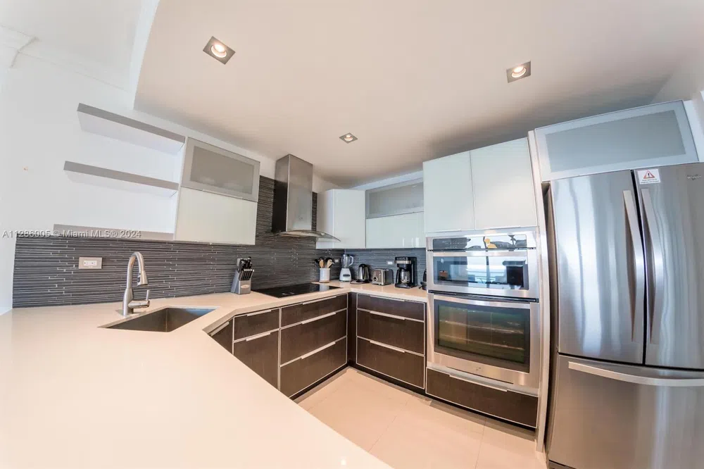 5601 Collins Ave #1206 Miami Beach, FL 33140
