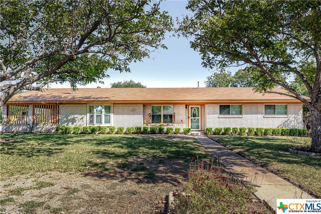 111 W Mockingbird Lane