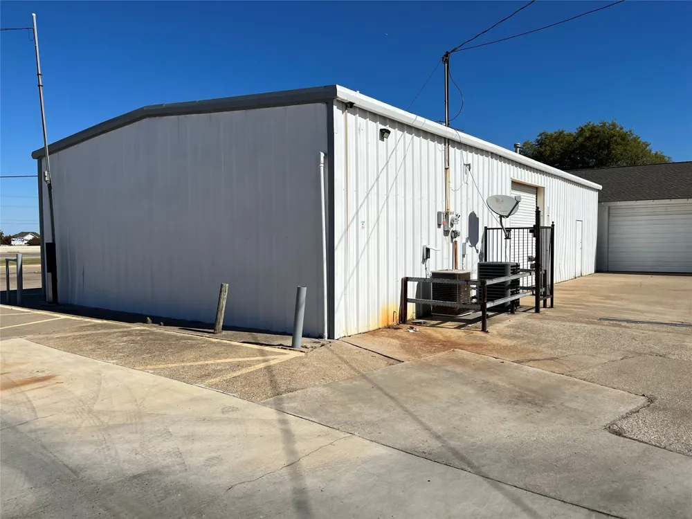 710 E Interstate 30 #B Garland, TX 75043