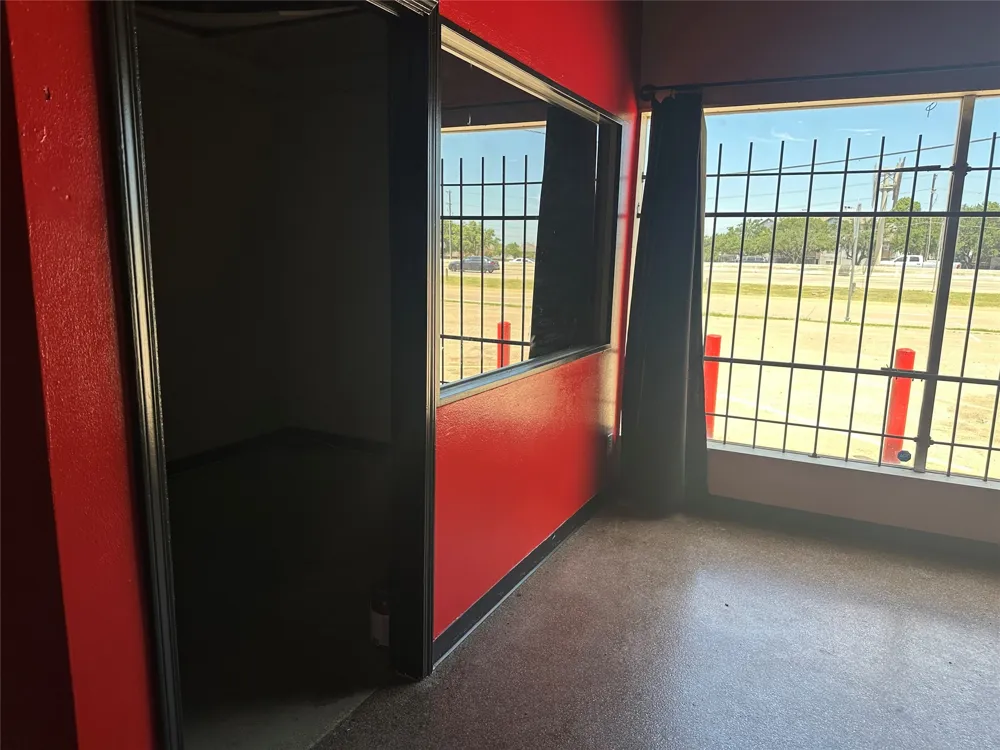 710 E Interstate 30 #B Garland, TX 75043