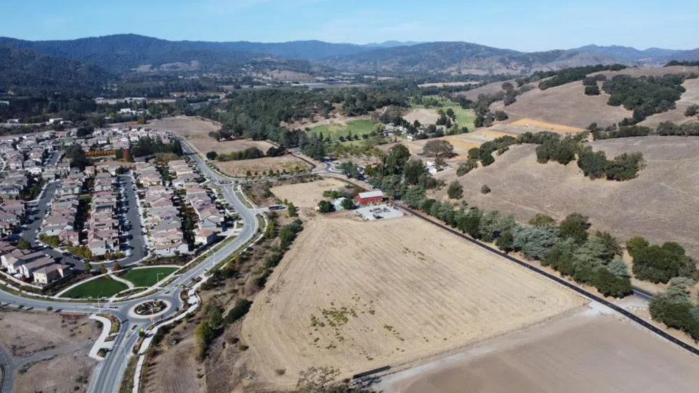 2480 Hecker Pass Road Gilroy, CA 95020