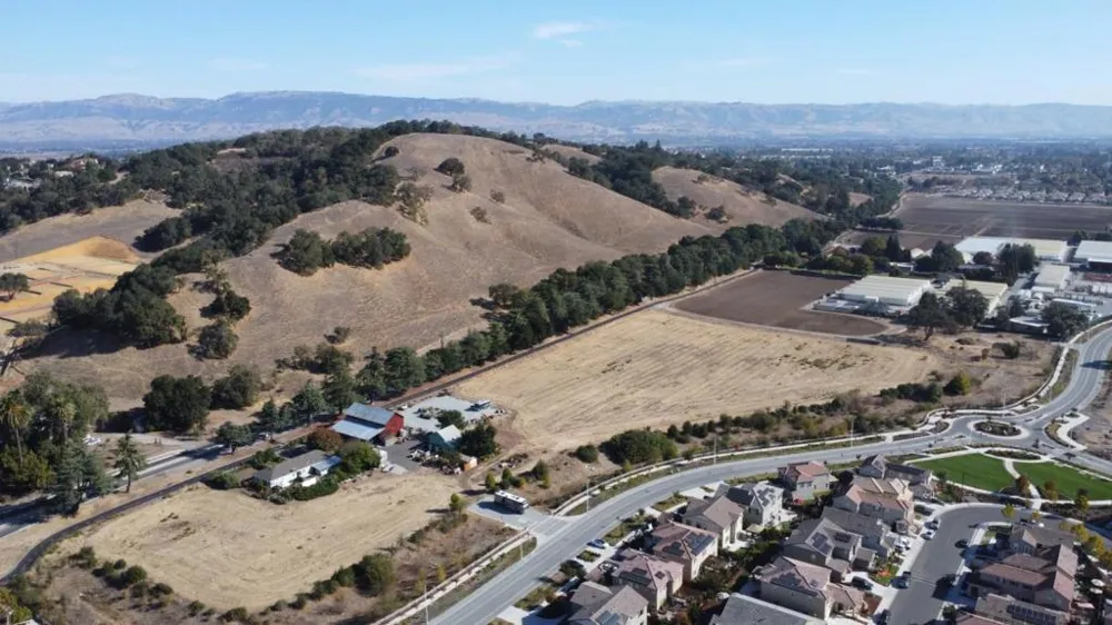 2480 Hecker Pass Road Gilroy, CA 95020