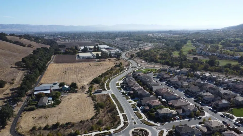 2480 Hecker Pass Road Gilroy, CA 95020
