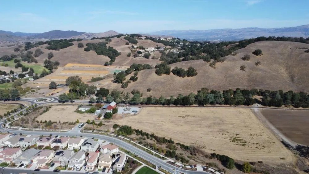 2480 Hecker Pass Road Gilroy, CA 95020