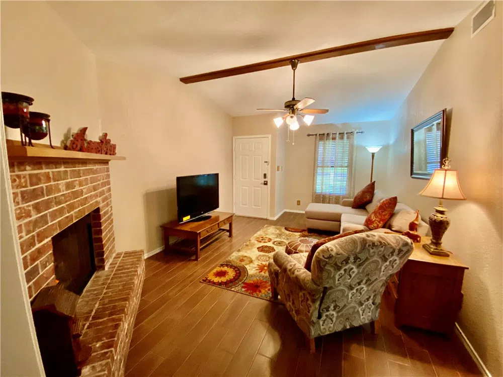 702 Blackwell Avenue #A Manchaca, TX 78652