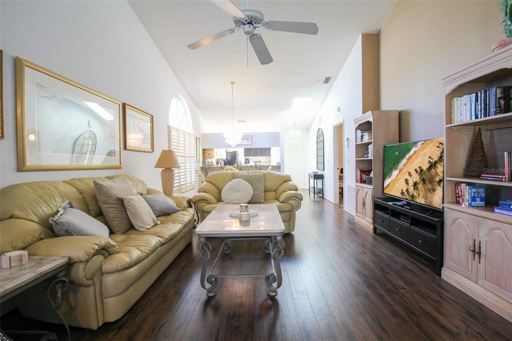 502 SANDERLING CIRCLE Bradenton, FL 34209