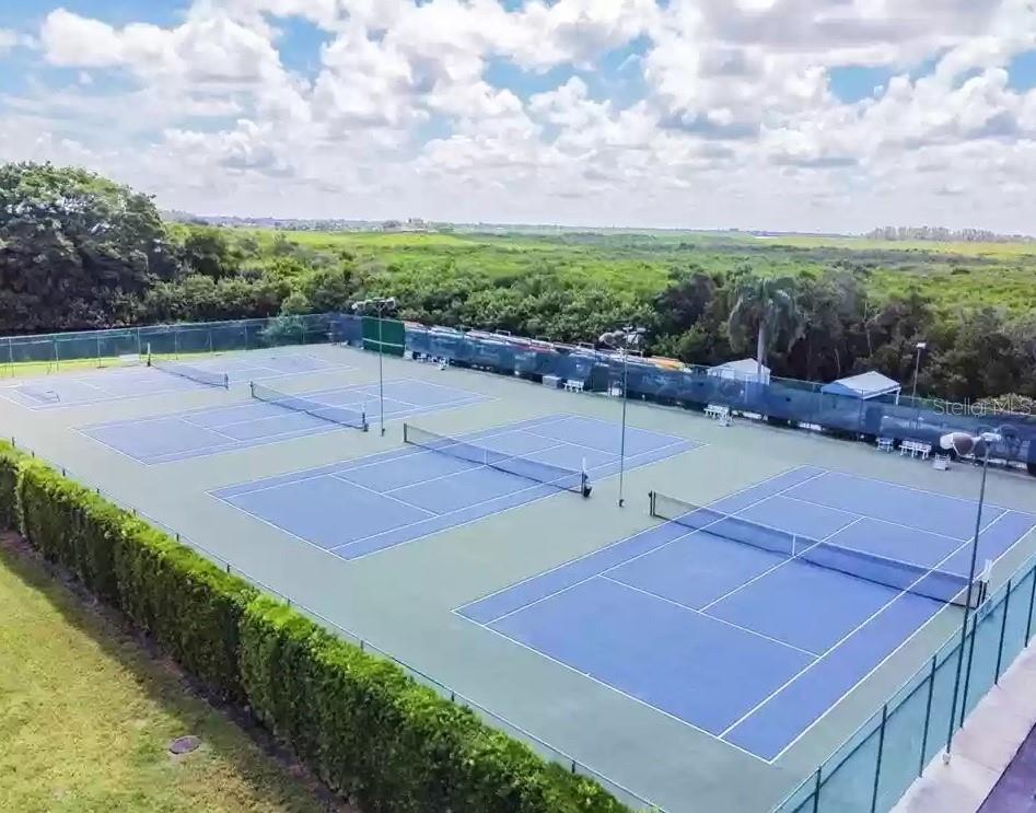 502 SANDERLING CIRCLE Bradenton, FL 34209