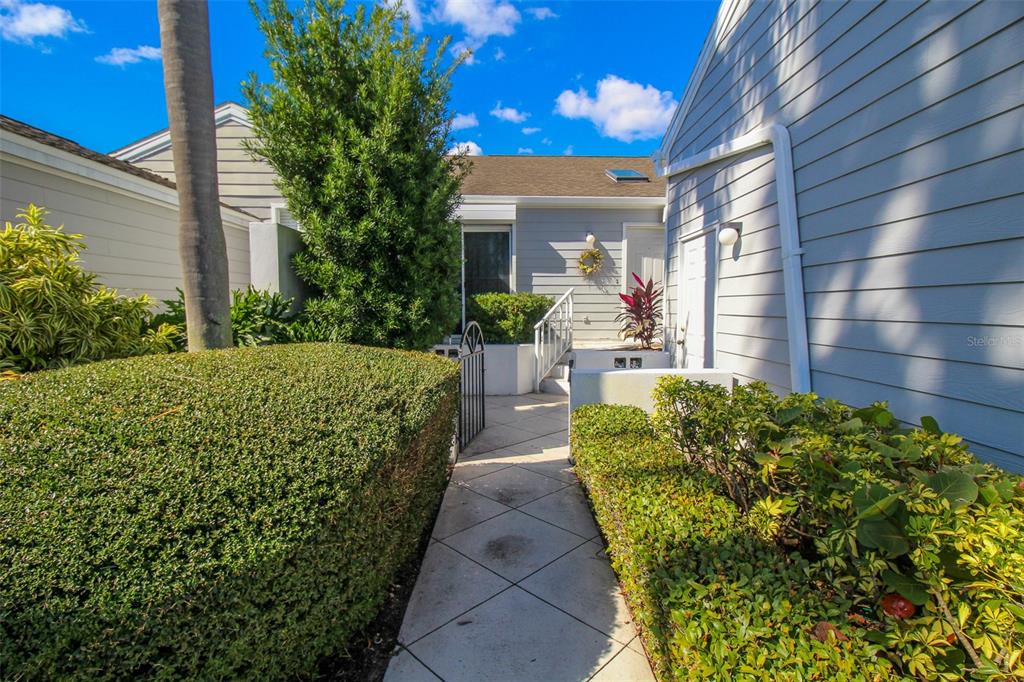 502 SANDERLING CIRCLE Bradenton, FL 34209