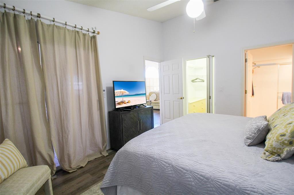 502 SANDERLING CIRCLE Bradenton, FL 34209