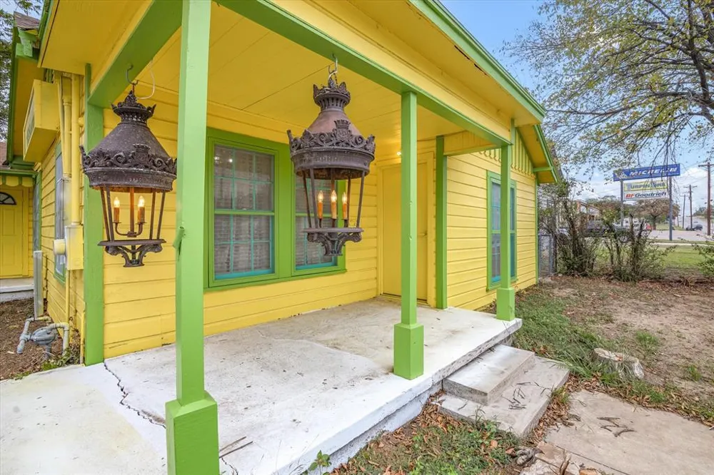 1301 Main Street Weatherford, TX 76086