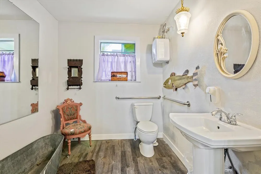 1301 Main Street Weatherford, TX 76086