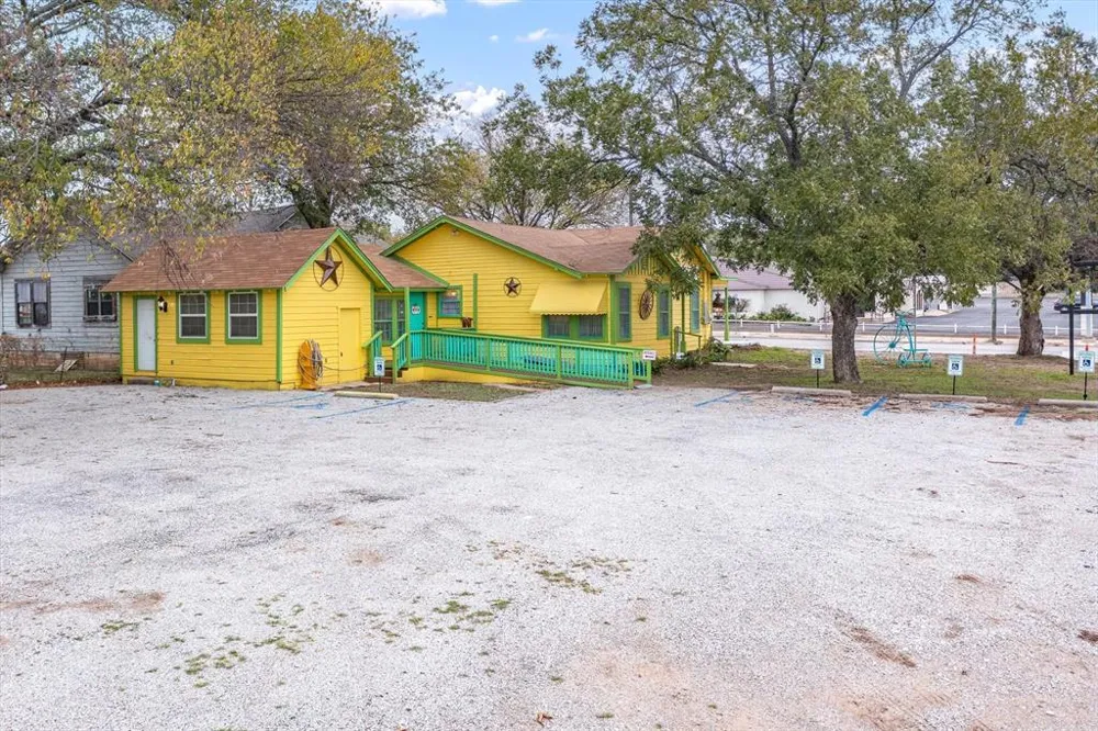 1301 Main Street Weatherford, TX 76086
