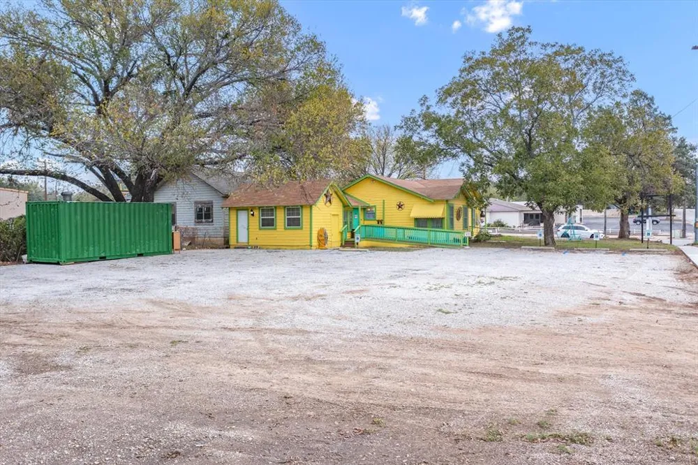 1301 Main Street Weatherford, TX 76086
