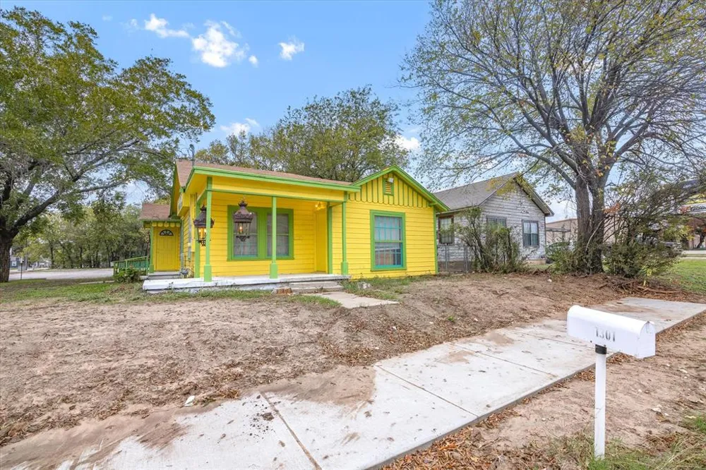 1301 Main Street Weatherford, TX 76086
