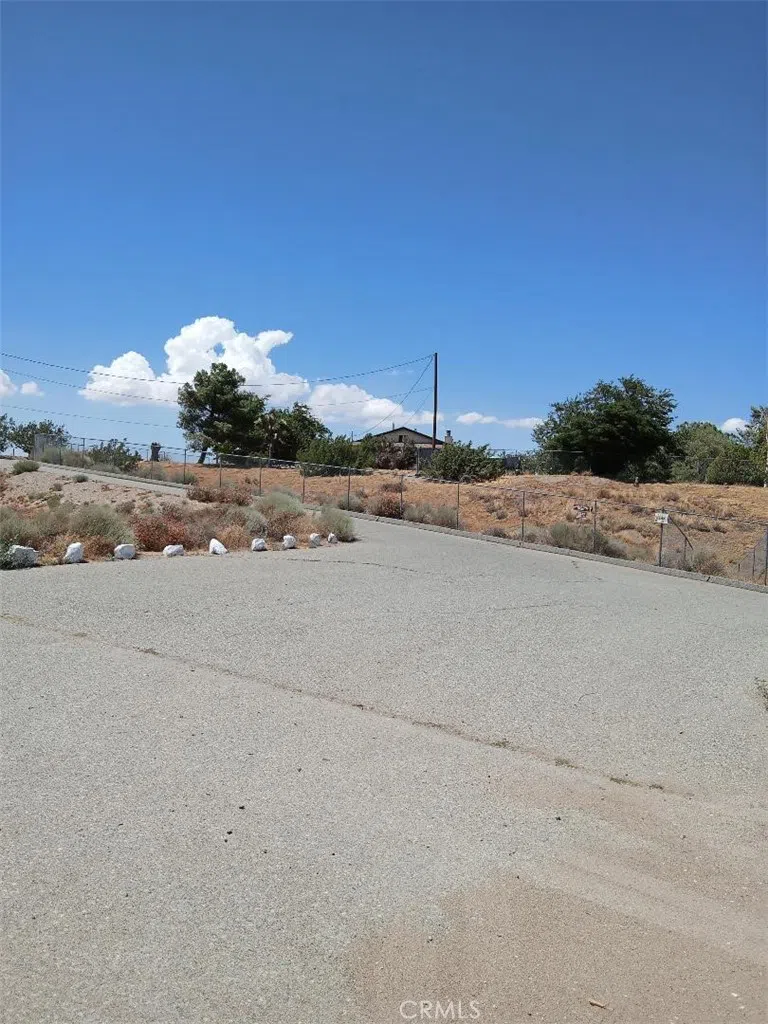 10722 Phelan Road Oak Hills, CA 92344