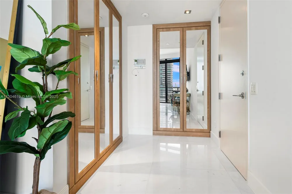 2201 Collins Ave #1926/PH- Miami Beach, FL 33139