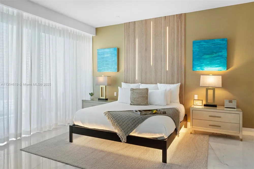 2201 Collins Ave #1926/PH- Miami Beach, FL 33139
