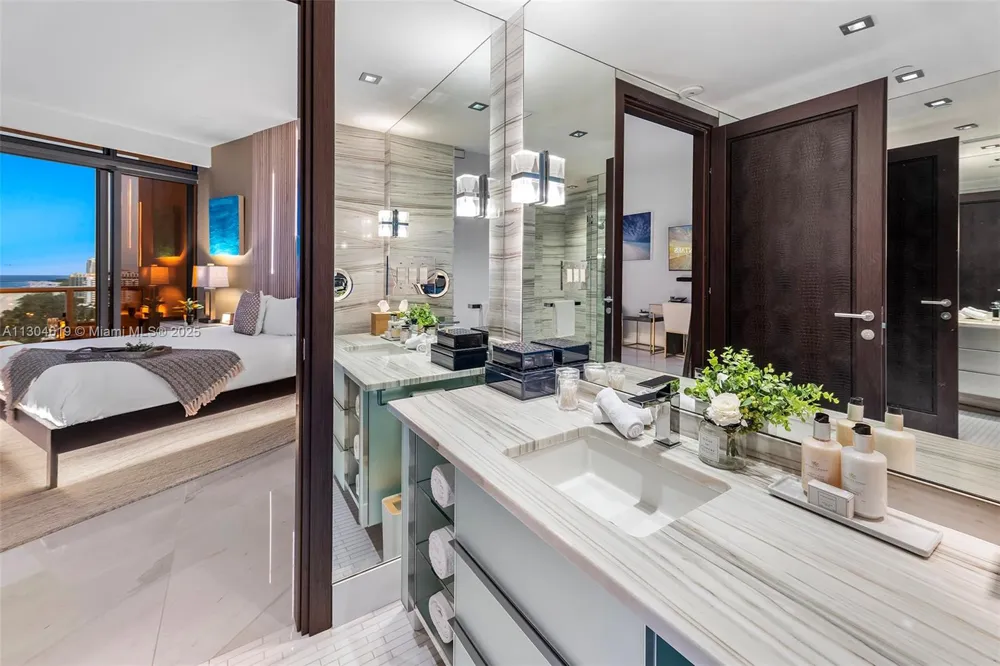 2201 Collins Ave #1926/PH- Miami Beach, FL 33139